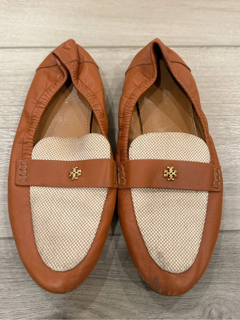 🔥Tory Burch Bicolor Medallion Ballet Loafers Size 8
